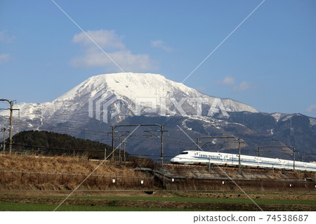 Snowy scenery of Mt. Ibuki and Tokaido Shinkansen 74538687