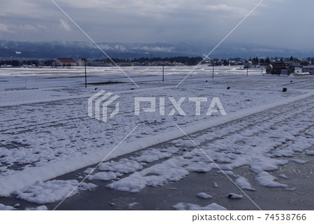 多雪的國家的風景 74538766