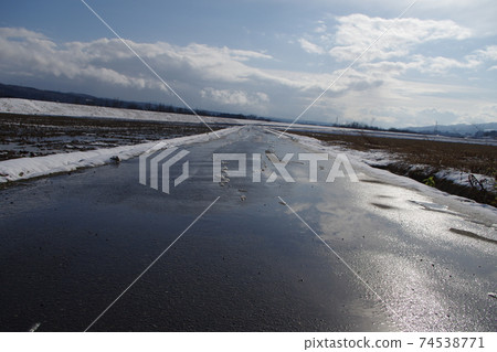 Scenery of snowy country 74538771