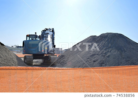 挖掘機車正在建設中 74538856