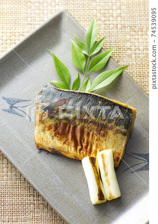 Grilled mackerel in miso 24 74539095