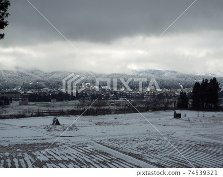 Scenery of snowy country 74539321