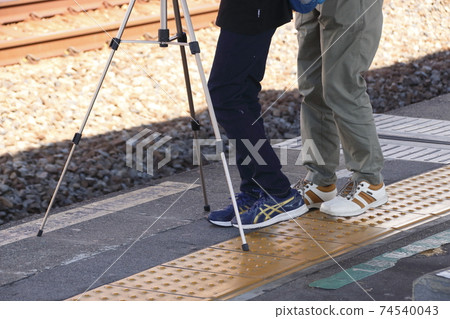 Shooting iron that ignores various things 74540043