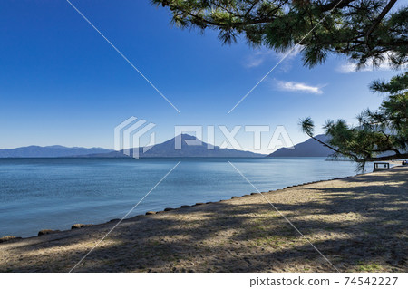 從鹿兒島縣淺谷海濱愛樂市眺望櫻島的風景 74542227