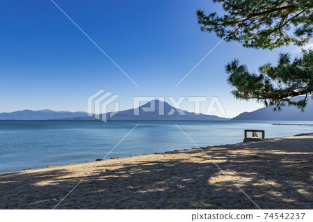 從鹿兒島縣淺谷海濱愛樂市眺望櫻島的風景 從鹿兒島縣淺谷海濱愛樂市眺望櫻島的風景 74542237