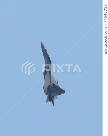 馬來西亞皇家空軍Sukhoi Su-30MKM高速率爬升 74542759