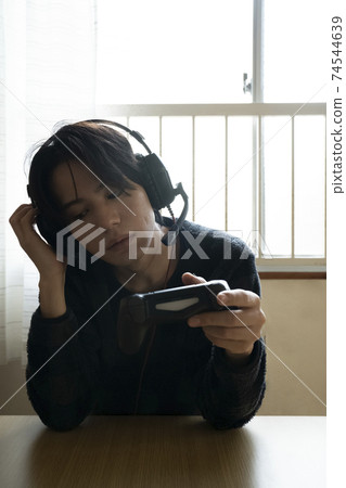 Men playing games 74544639