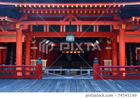 Early morning scenery of Miyajima / Itsukushima Shrine in Hiroshima Prefecture 74545199