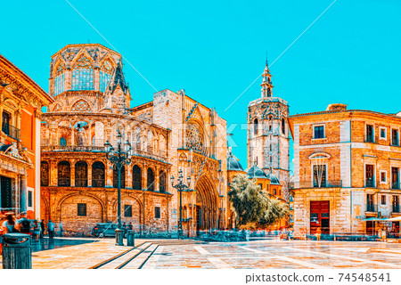 Square of the Virgin Saint Mary,Valencia Cathedral, Basilica of 74548541