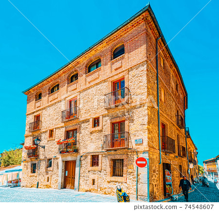 Narrow medieval streets of the city of Segovia, near Madrid. 74548607