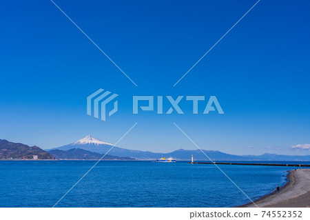 (Shizuoka Prefecture) Suruga Bay Ferry departing from Shimizu Port, Mt. Fuji distant view (Shizuoka Prefecture) Suruga Bay Ferry departing from Shimizu Port, Mt. Fuji distant view 74552352