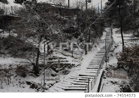 Jeongneunggol, four seasons, snow scenes, alleyways, autumn Jeongneunggol, four seasons, snow scenes, alleyways, autumn 74554573