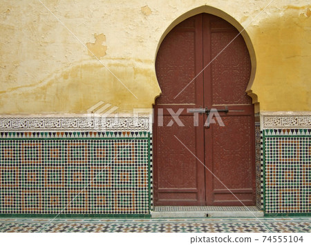 Traditional door inside the Moulay Ismail Mausoleum in Meknes, Morocco 74555104