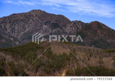 冬日晴和三坂黑岳的山脈 74555568