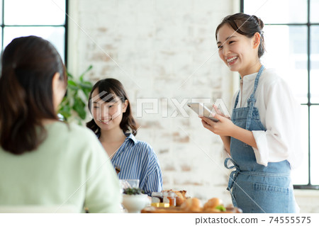 兼職女人接受訂單 兼職女人接受訂單 74555575