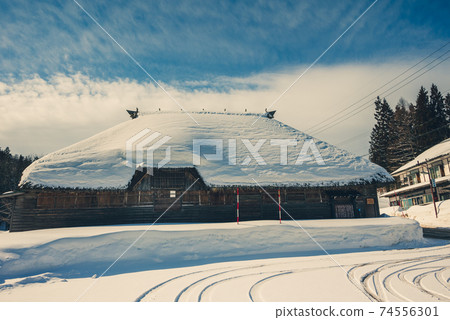 Ushikata inn in winter [Prefectural treasure former Senkoku family residence] 74556301