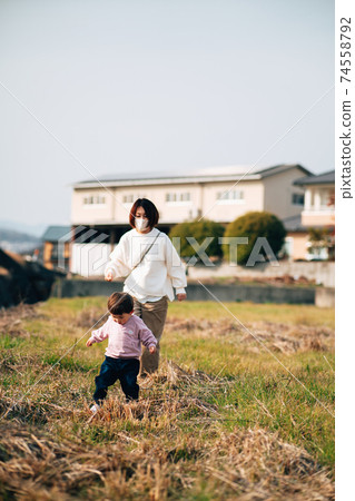 麻煩母親,父母子女的阿拉福家庭主婦 麻煩母親,父母子女的阿拉福家庭主婦 74558792