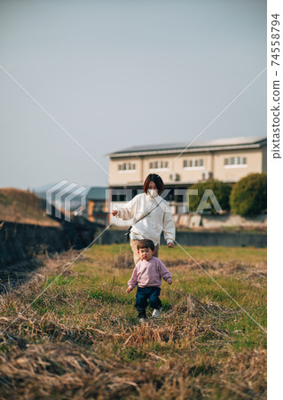 Alafor housewife who has trouble Mother parent and child Alafor housewife who has trouble Mother parent and child 74558794
