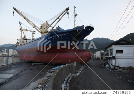 Great East Japan Earthquake: Large cargo ship stranded in Kamaishi Port due to tsunami Great East Japan Earthquake: Large cargo ship stranded in Kamaishi Port due to tsunami 74559195