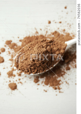 ceramic spoon with carob powder ceramic spoon with carob powder 74562036