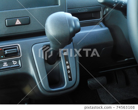 Select levers and pedals for automatic cars Select levers and pedals for automatic cars 74563108