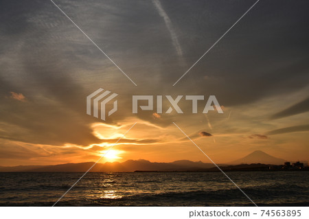 Chigasaki coast at dusk 74563895