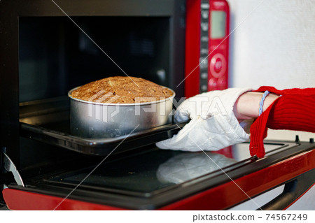 Making chocolate cake Making chocolate cake 74567249