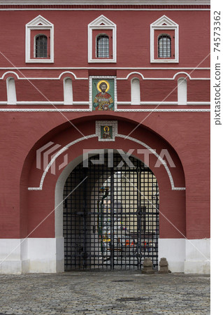 Part of ancient Voskresensky Gate on a pedestrian Moscow street in Kitay-Gorod 74573362