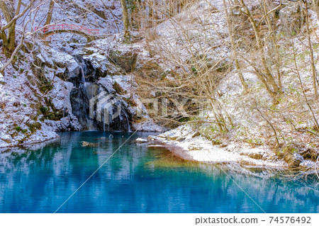 雪桃太郎瀑布 74576492