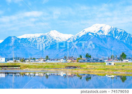 大ito線風景(春季):稻田和北阿爾卑斯山 大ito線風景(春季):稻田和北阿爾卑斯山 74579050