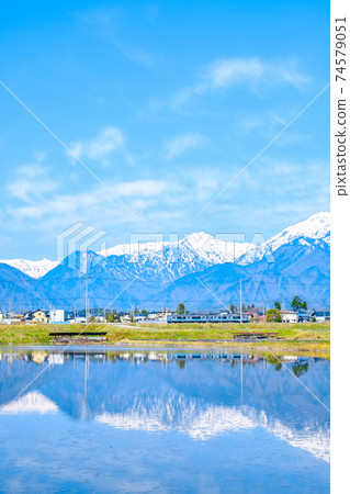 大ito線風景(春季):稻田和北阿爾卑斯山 大ito線風景(春季):稻田和北阿爾卑斯山 74579051