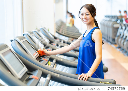 女子健身運動健身操 74579769