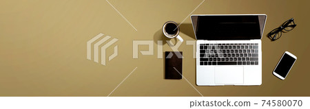 Laptop computer with a smartphone 74580070