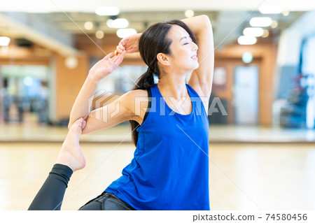 Women's fitness sports gym exercise Women's fitness sports gym exercise 74580456