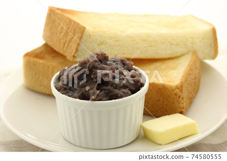 Ogura toast thick sliced toast and red bean paste 74580555