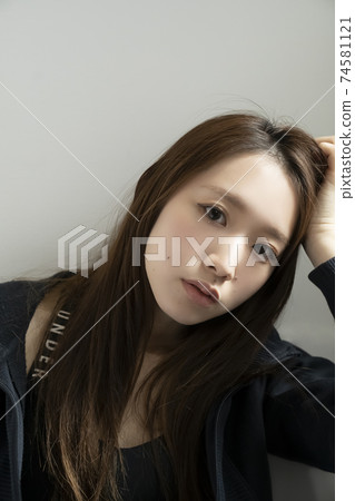 運動裝的女性 74581121