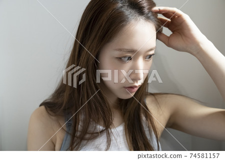 運動裝的女性 74581157