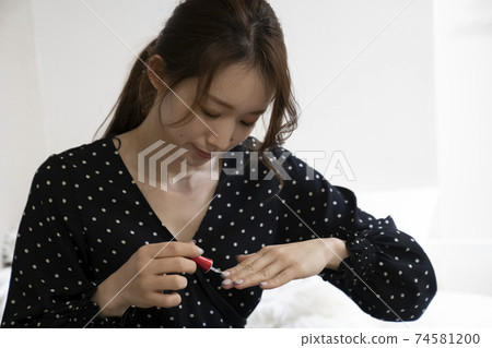 Women painting nails 74581200