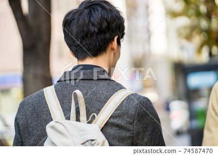 A man commuting with a backpack 74587470