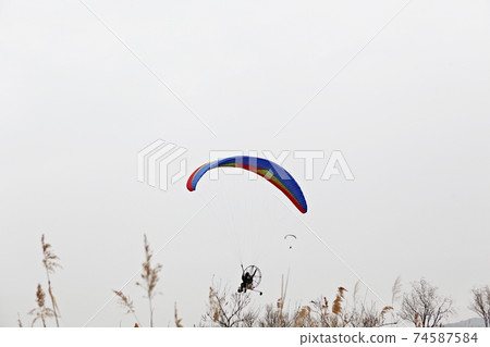滑翔傘 74587584
