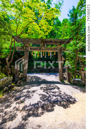 岩峰神社的鳥居 岩峰神社的鳥居 74590071