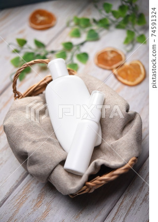 Cosmetic bottle 74591324