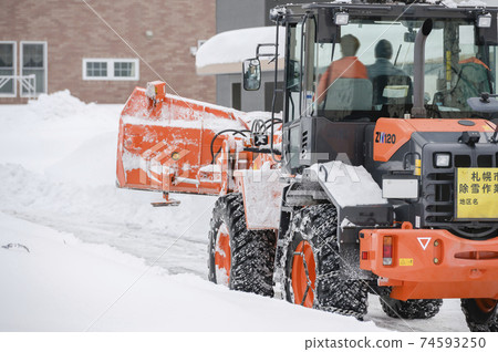 Snow removal work Snow removal work 74593250