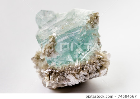Rough aquamarine 74594567