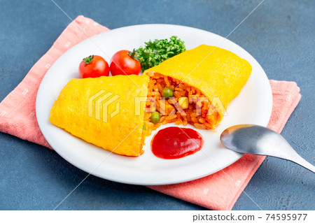 Omelette rice  74595977