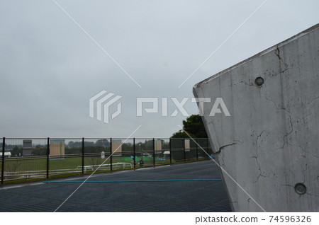 Concrete wall (Metropolitan area outline drainage path / Kasukabe city, Saitama prefecture) 74596326