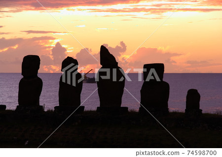 Moai Ahubaiuri在南太平洋復活節島上的塔海遺址 74598700