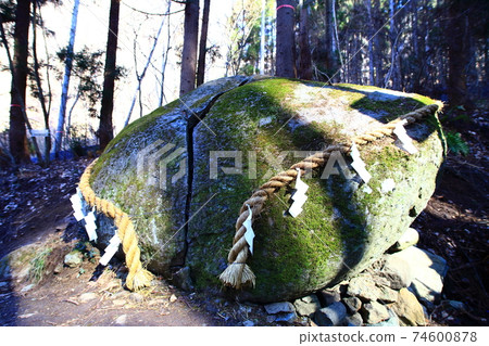 Suzaka City, Nagano Prefecture Dragon Split Stone 74600878