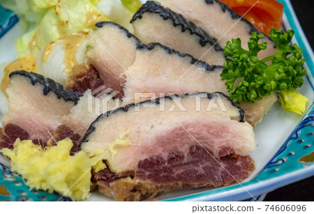 什錦的版本。生魚片拼盤。 74606096