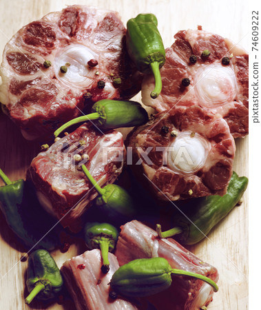 Raw Bull Oxtails 74609222